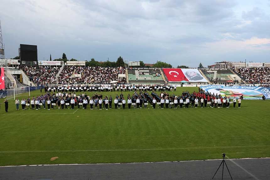 Denizlide Mahallemde Mac Var Turnuvasi Son Erdi Final Gecesine Unlu Sanatci Damga Vurdu