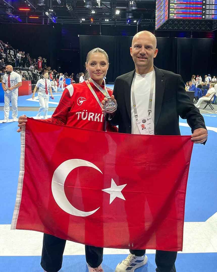 Denizlili Milli Taekwondocu Zehra Orhan Almanyadan Gumus Madalyayla Dondu 1