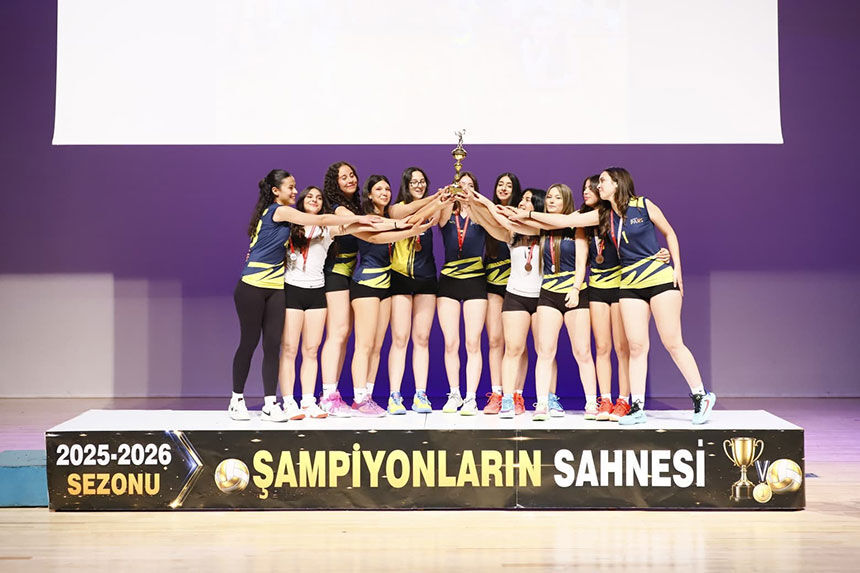 Filenin Sampiyonlari Kupalarina Kavustu 4