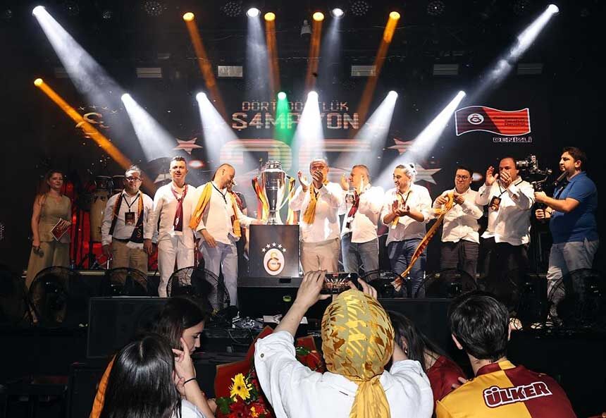 Galatasarayin Sampiyonluk Kupasi Ve Irem Derici Denizliyi Salladi 2