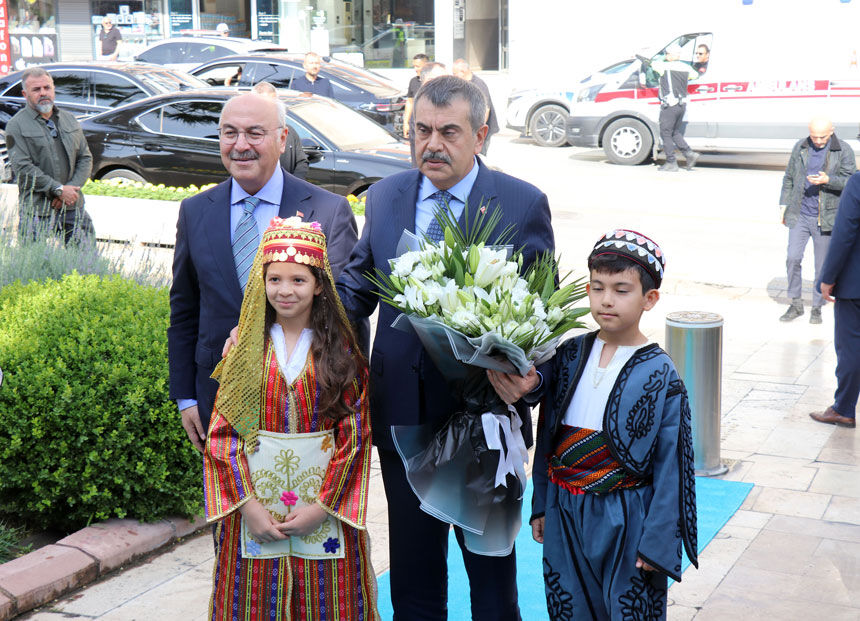 Milli Egitim Bakani Tekin Ecevit1