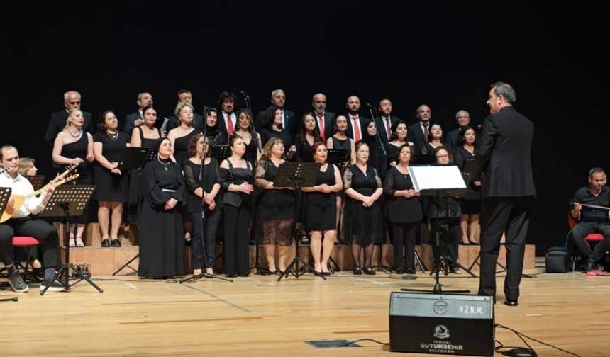 Yil Sonu Urunleri Gorucuye Cikiyor Hem Sergi Hem Konser Bir Arada