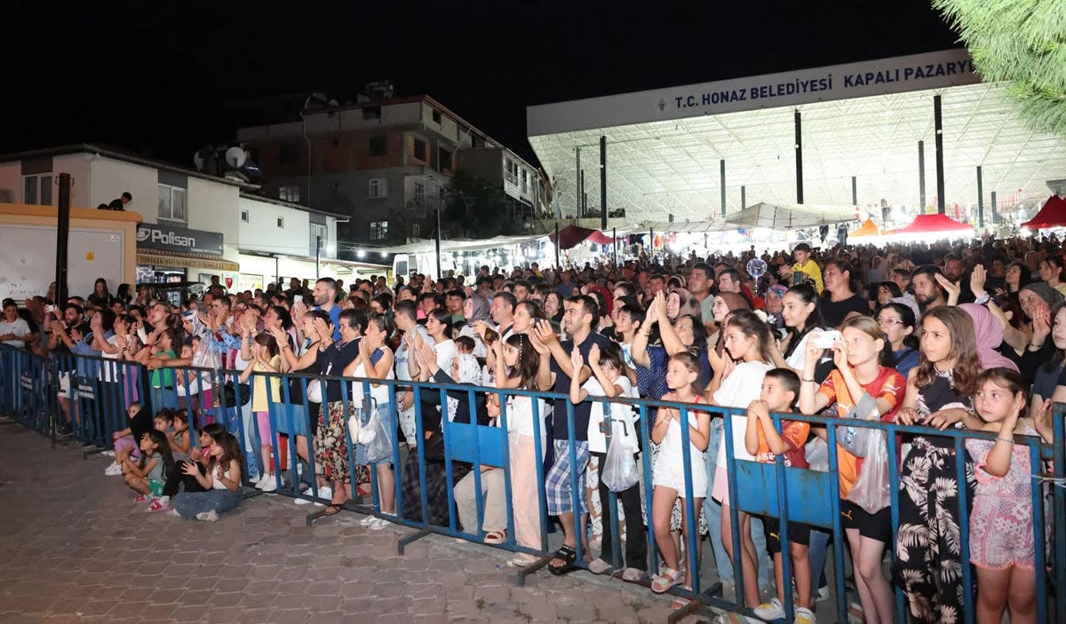 48 Geleneksel Honaz Kiraz Festivalinde Asli Gungor Ruzgari Esti 1