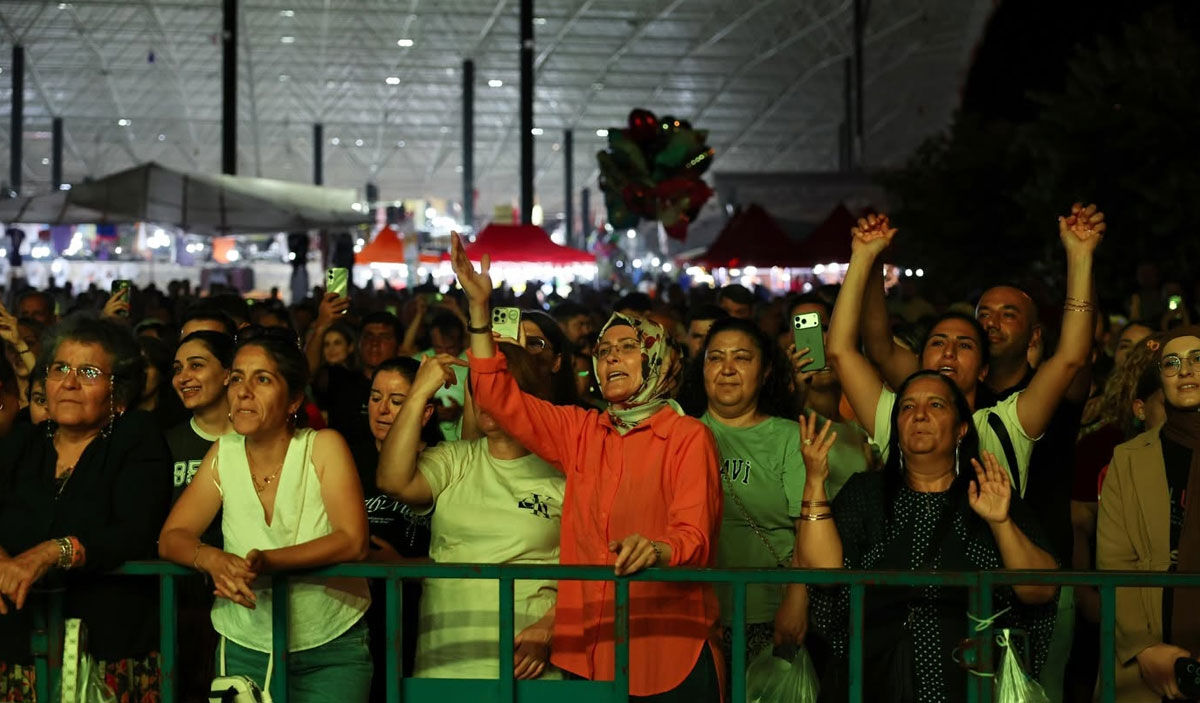 48 Geleneksel Honaz Kiraz Festivalinde Asli Gungor Ruzgari Esti 2