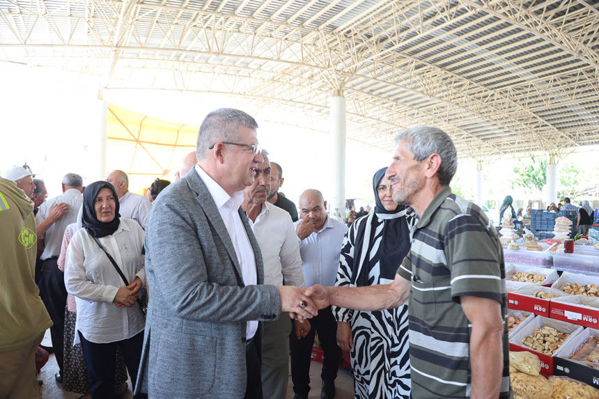 Ak Parti Denizli Il Baskani Subasioglu Akhan Ve Kaklik Pazarini Ziyaret Etti