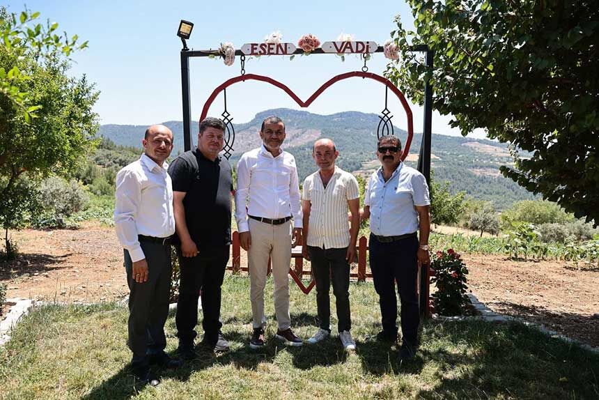 Baskan Cavusoglundan Kalede Yogun Saha Mesaisi Ureticiye Destek Yollara Genisletme