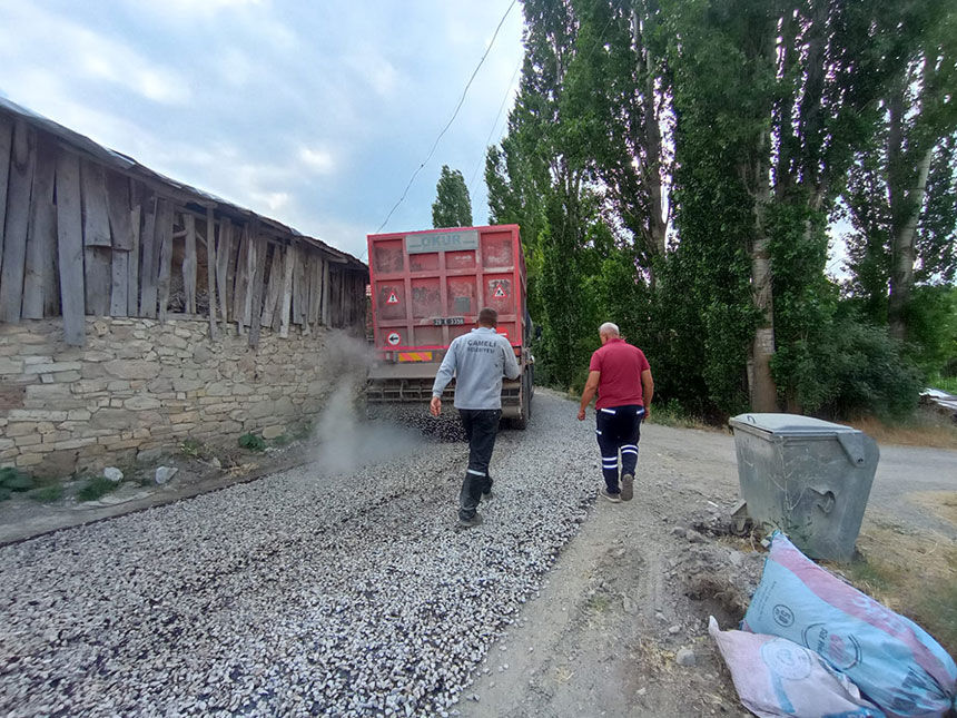 Camelinin 3 Mahallesinde Asfalt Hamlesi Baskan Arslan Calismalari Yerinde Inceledi 4