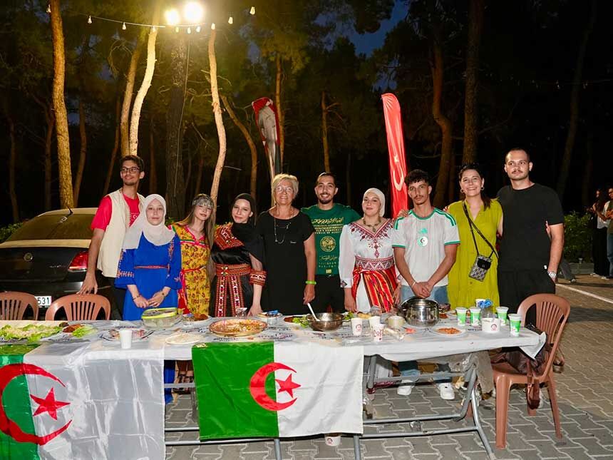 Camlikta Dunya Bulusmasi 6 Ulkenin Gencleri Denizlide Kultur Soleni Yasatti 1