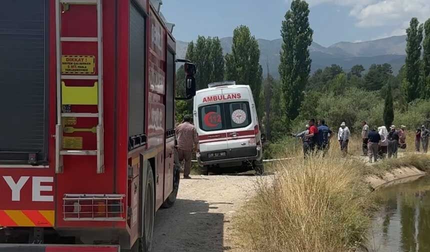 Denizli Acipayamda Traktor Kazasi 24 Yasindaki Selver Gungor Olay Yerinde Can Verdi 1