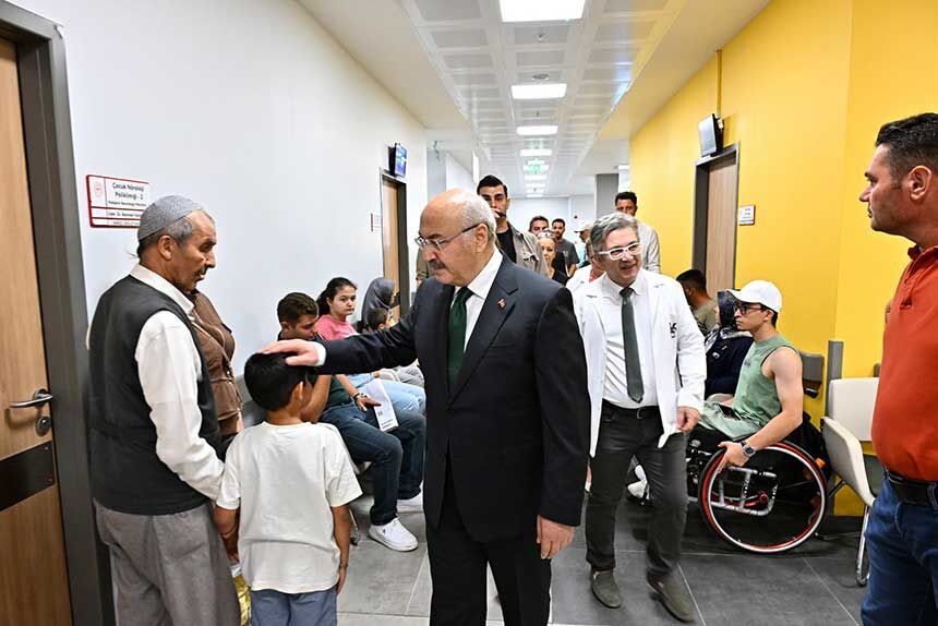 Denizli Valisi Kosger Acil Durum Hastanesini Inceledi Ilk Dogan Bebege Anlamli Ziyaret 2