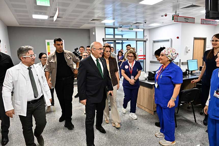 Denizli Valisi Kosger Acil Durum Hastanesini Inceledi Ilk Dogan Bebege Anlamli Ziyaret