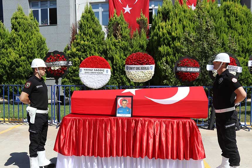 Denizlide Hayatini Kaybeden Polisi Memuru Mehmet Ali Kartal Icin Toren Duzenlendi 2