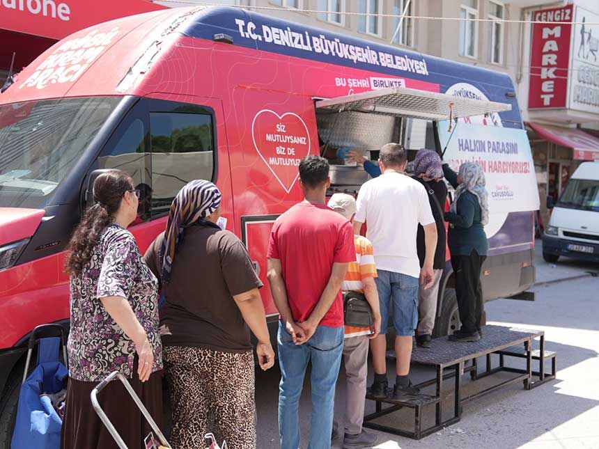 Denizlide Pazar Yerlerinde Hem Gonuller Hem De Kulaklar Senleniyor 1