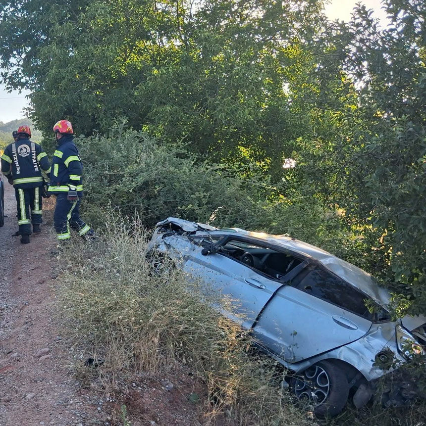 Denizlide Sarampole Devrilen Otomobildeki 23 Yasindaki Omer Yasamini Yitirdi1