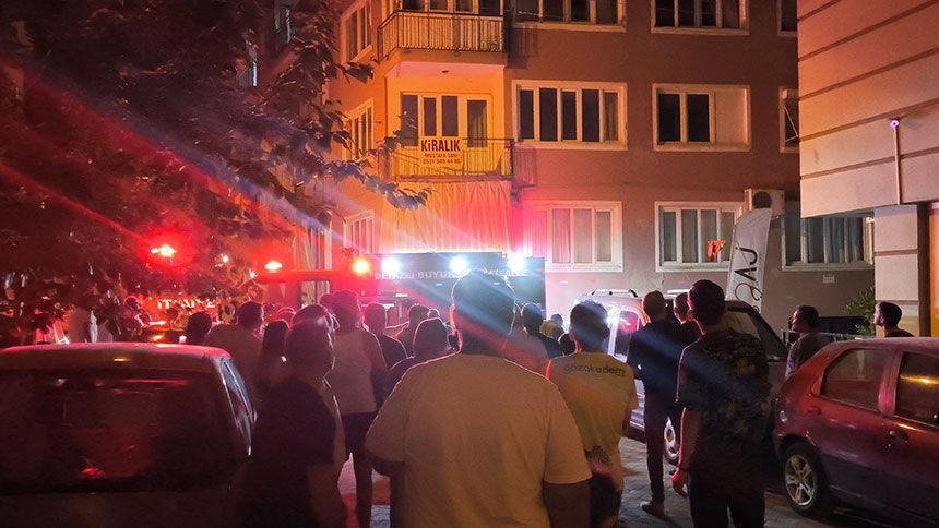 Denizlide Yanan Catiya Hortumla Cikan Vatandas Mahalleliye Ecel Terleri Dokturdu 3