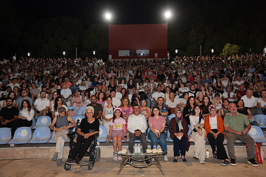 Denizlide Yaz Sinemalari Tum Coskusuyla Devam Ediyor 1