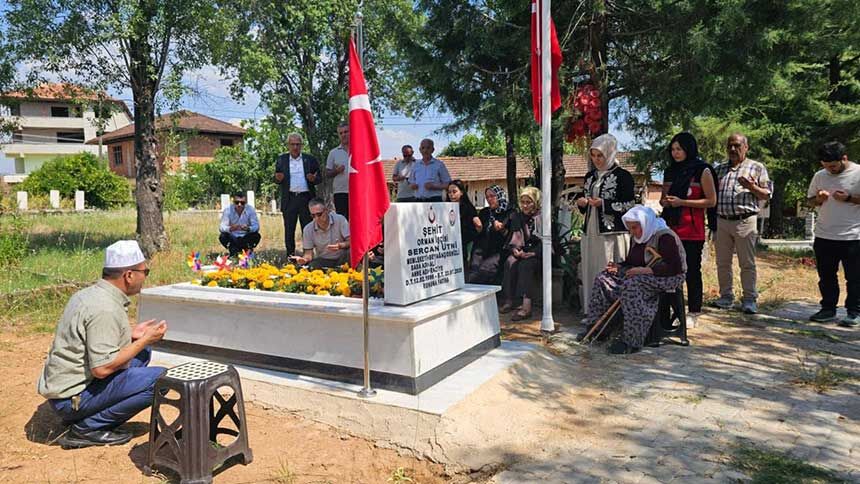 Denizlide Yesil Vatan Sehitleri Unutulmadi Hilmi Sahin Ve Sercan Utni Dualarla Anildi 4