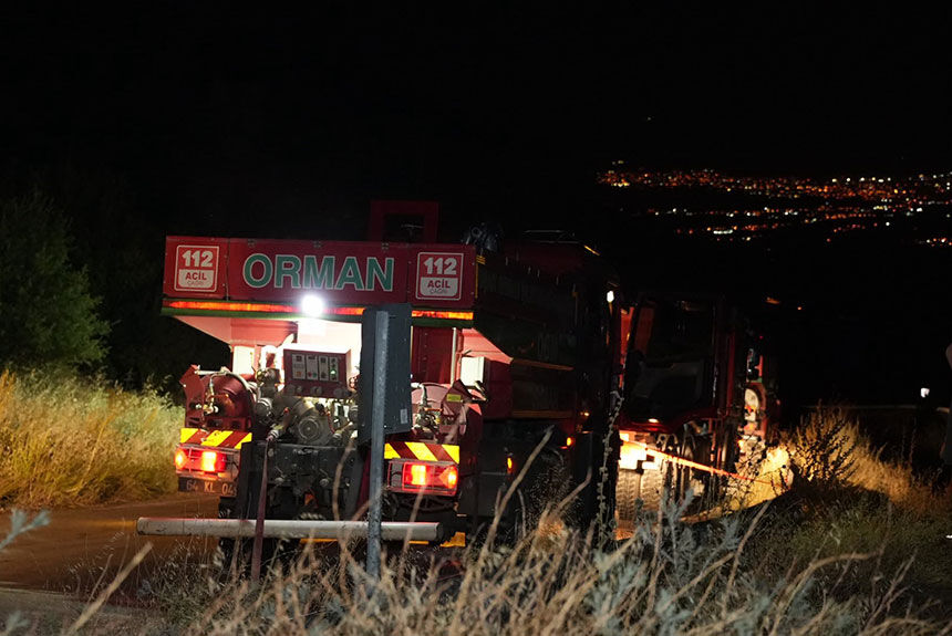 Denizlideki Orman Yangini Gece Saatlerinde Ruzgarin Etkisiyle Tekrardan Etkili Oldu 3X