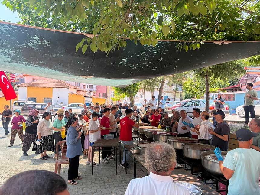 Guroluk Mahallesinde 34 Yillik Asure Gelenegi Yasatiliyor