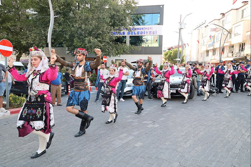 8 Tavas Zeybek Kultur Ve Sanat Festivali Kortej Yuruyusuyle Acildi 3