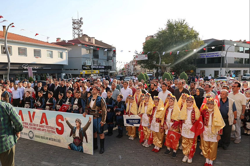 8 Tavas Zeybek Kultur Ve Sanat Festivali Kortej Yuruyusuyle Acildi 6