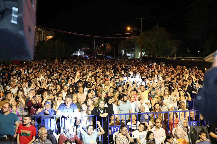 8 Uluslararasi Tavas Zeybek Festivalinde Rafet El Roman Sahne Aldi 3