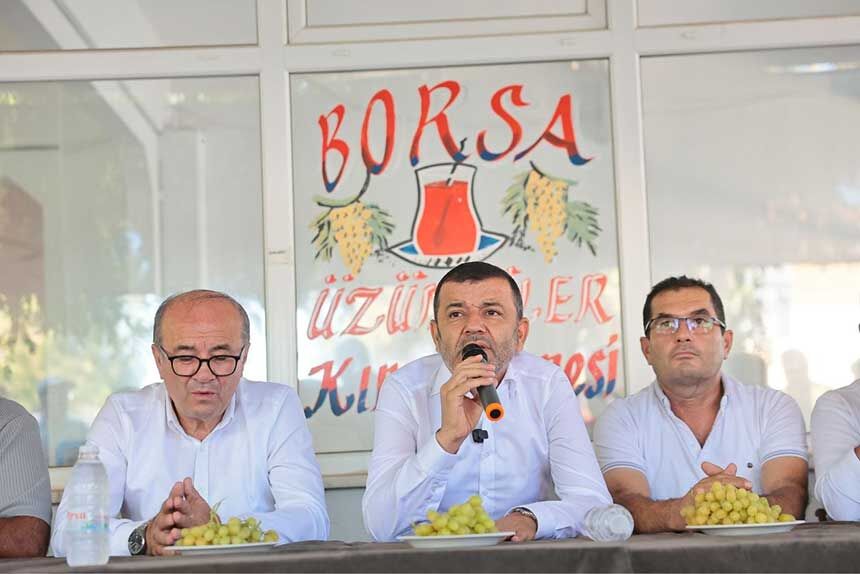 Baskan Cavusoglu Buldanda Uzum Ureticileriyle Bulustu 1