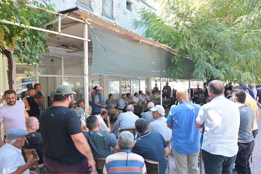 Baskan Cavusoglu Buldanda Uzum Ureticileriyle Bulustu 2