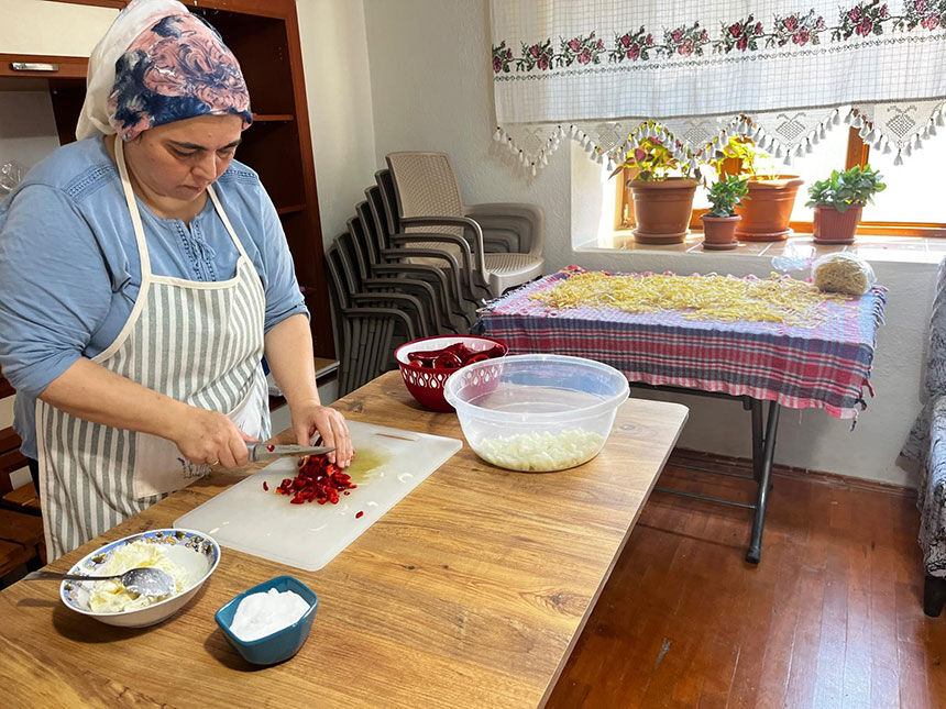 Buldanda Kislik Hazirliklari Basladi Tarhana Ve Eristeler Buldan Bezinde Saklaniyor 3