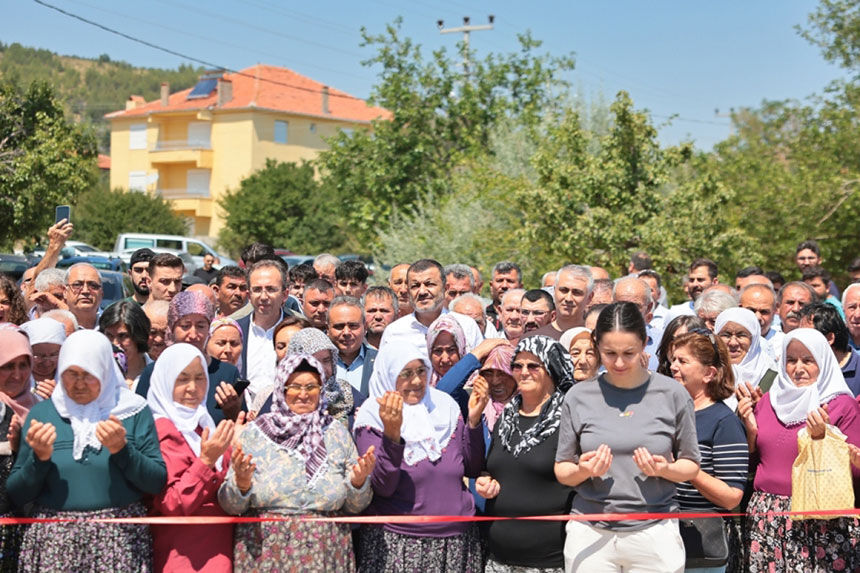 Denizli Buyuksehir Gomce Imralli Yolunu Asfaltlayarak Hizmete Acti