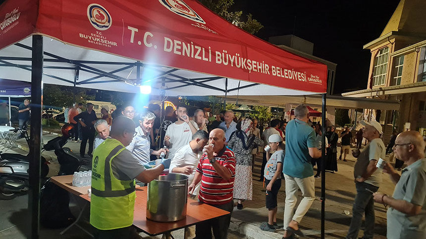 Denizli Buyuksehirden Mevlid Kandilinde Tatli Ikram 3