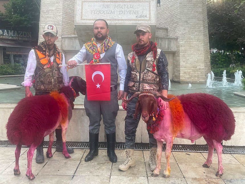 Denizli Merkezinde Gorsel Solen Kinali Koclar Sudan Once Bulvardan Gecti 1