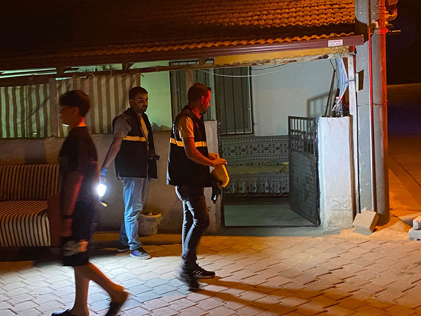 Denizli Pamukkalede Ev Kursunlama Olayi Bahcedeki Cocuk Yaralandi 1