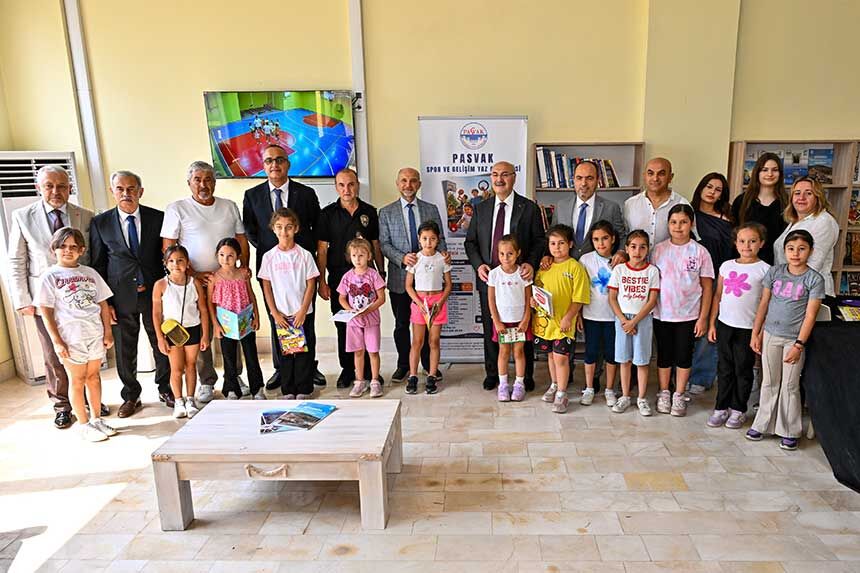 Denizli Valisi Yavuz Selim Kosger Biz Buyuk Bir Aileyiz Programinda Cocuklarla Bulustu 2