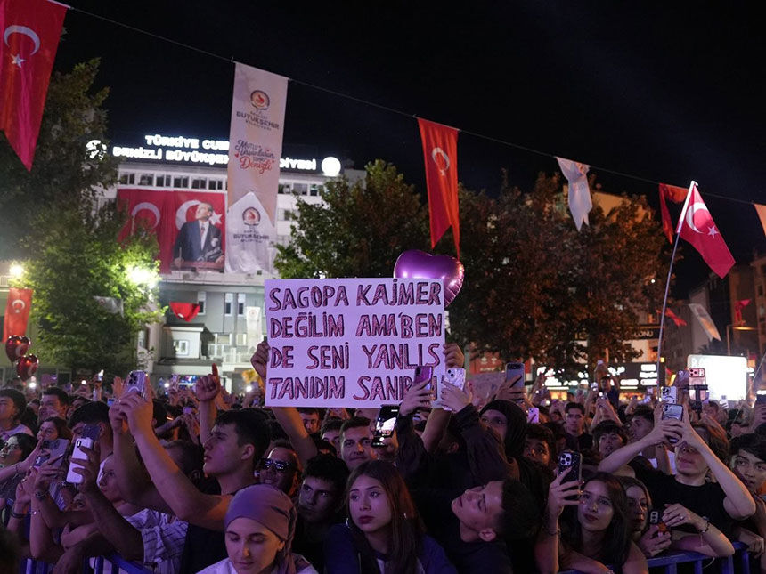 Denizlide 30 Agustos Coskusu Sagopa Kajmer Ile Tavan Yapti 3