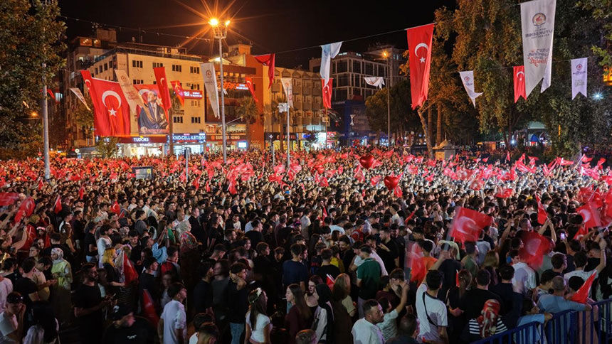 Denizlide 30 Agustos Coskusu Sagopa Kajmer Ile Tavan Yapti 6