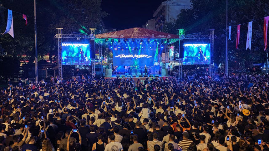 Denizlide 30 Agustos Coskusu Sagopa Kajmer Ile Tavan Yapti 7