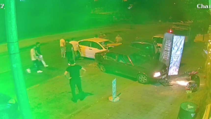 Denizlide Alkollu Surucu Sokagi Savas Alanina Cevirdi 3