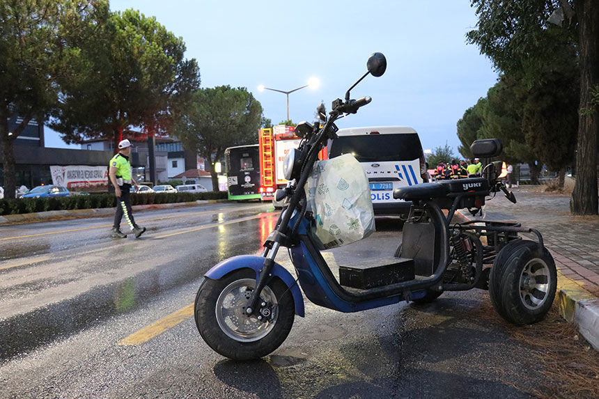 Denizlide Devrilen Motosikletin Surucusu Otobusun Altinda Kaldi 1 Olu 1