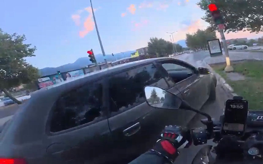 Denizlide Motosikletlinin Onunu Kesip Saldiran Surucuye Dev Ceza 1