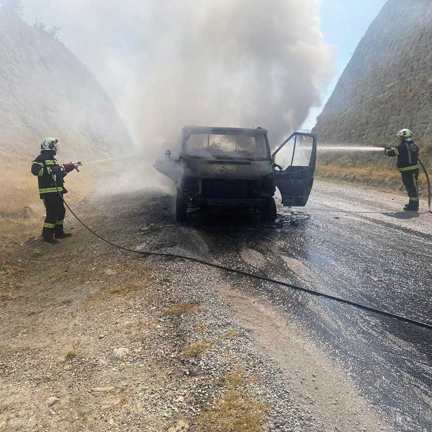 Denizlide Seyir Halindeki Kamyonet Alev Aldi 2