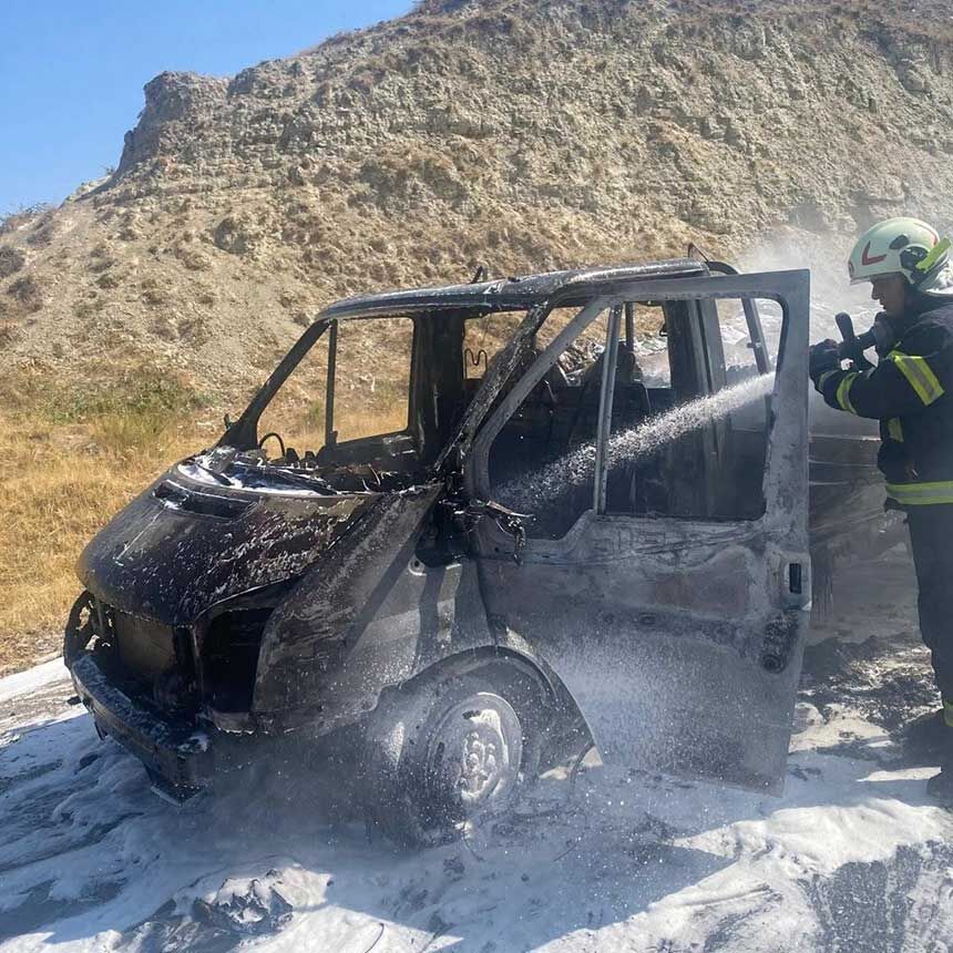 Denizlide Seyir Halindeki Kamyonet Alev Aldi 3