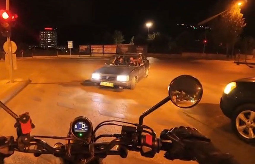 Denizlide Ters Seritten Gelen Otomobil Motosikletliye Dehseti Yasatti 2