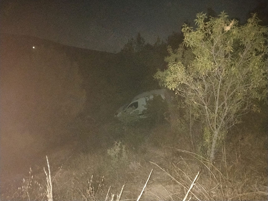 Denizlide Trafik Kazasi Sarampole Devrilen Aracin Surucusu Araniyor 1
