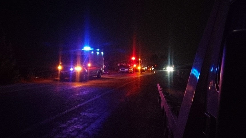 Denizlide Trafik Kazasi Sarampole Devrilen Aracin Surucusu Araniyor 3