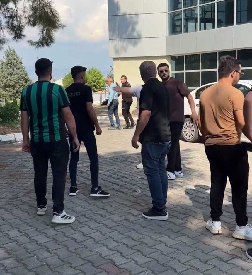 Denizlispor Tesislerinde Olay Taraftarla Baskan Urkay Karsi Karsiya Geldi 4
