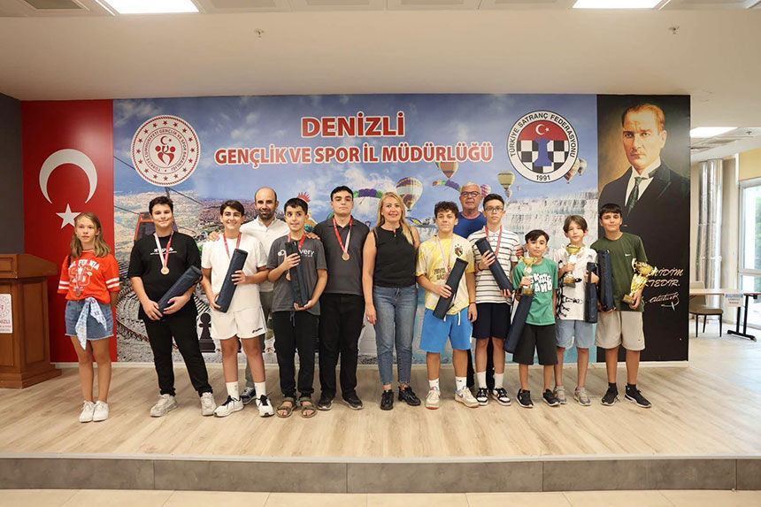 Merkezefendide Zafer Kupasi Coskusu Sampiyon Sporcular Odullerine Kavustu 1