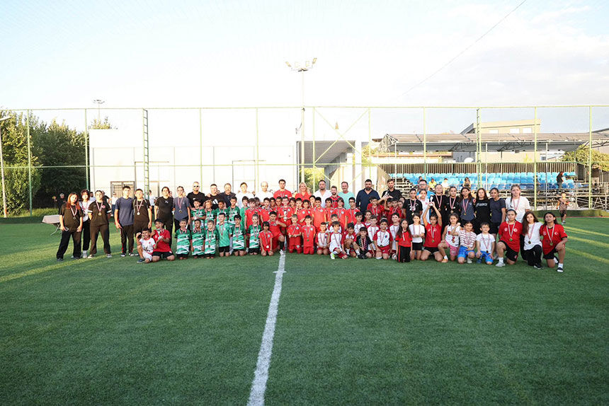 Merkezefendide Zafer Kupasi Coskusu Sampiyon Sporcular Odullerine Kavustu