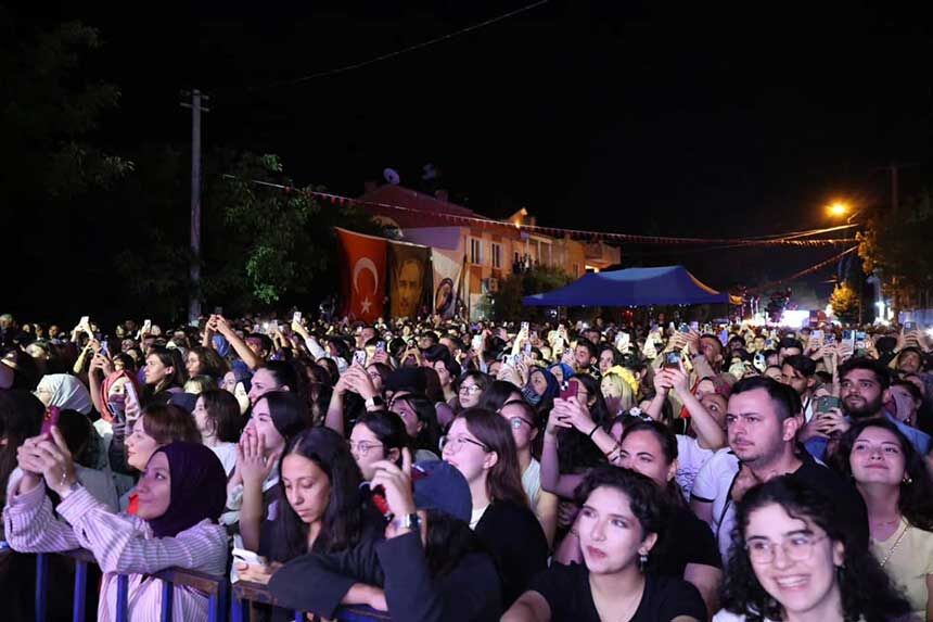 Tavasta Unutulmaz Final Emir Can Igrek Binleri Costurdu 8