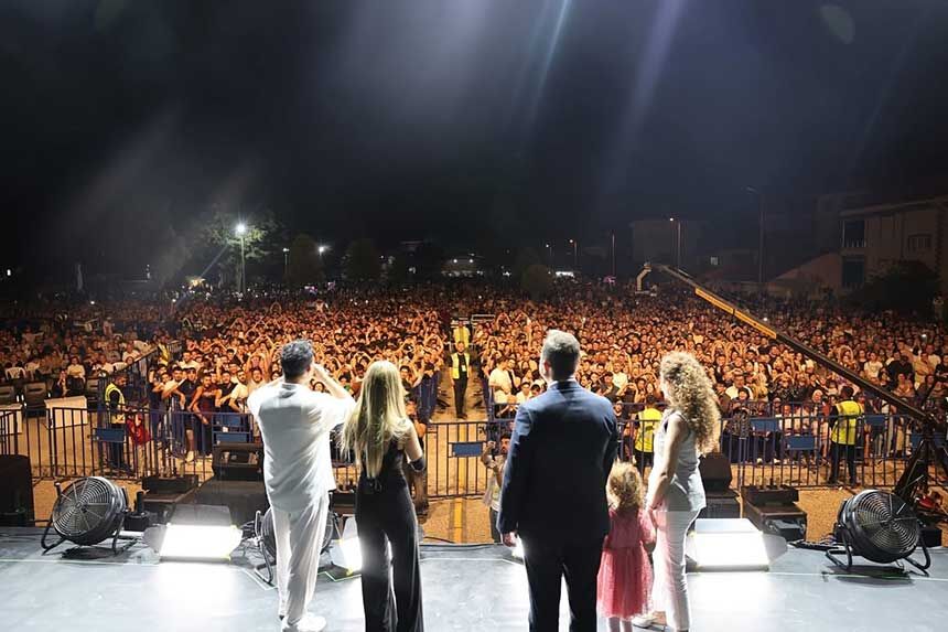 28 Elma Festivali Derya Ulug Konseriyle Muhtesem Final Yapti 7